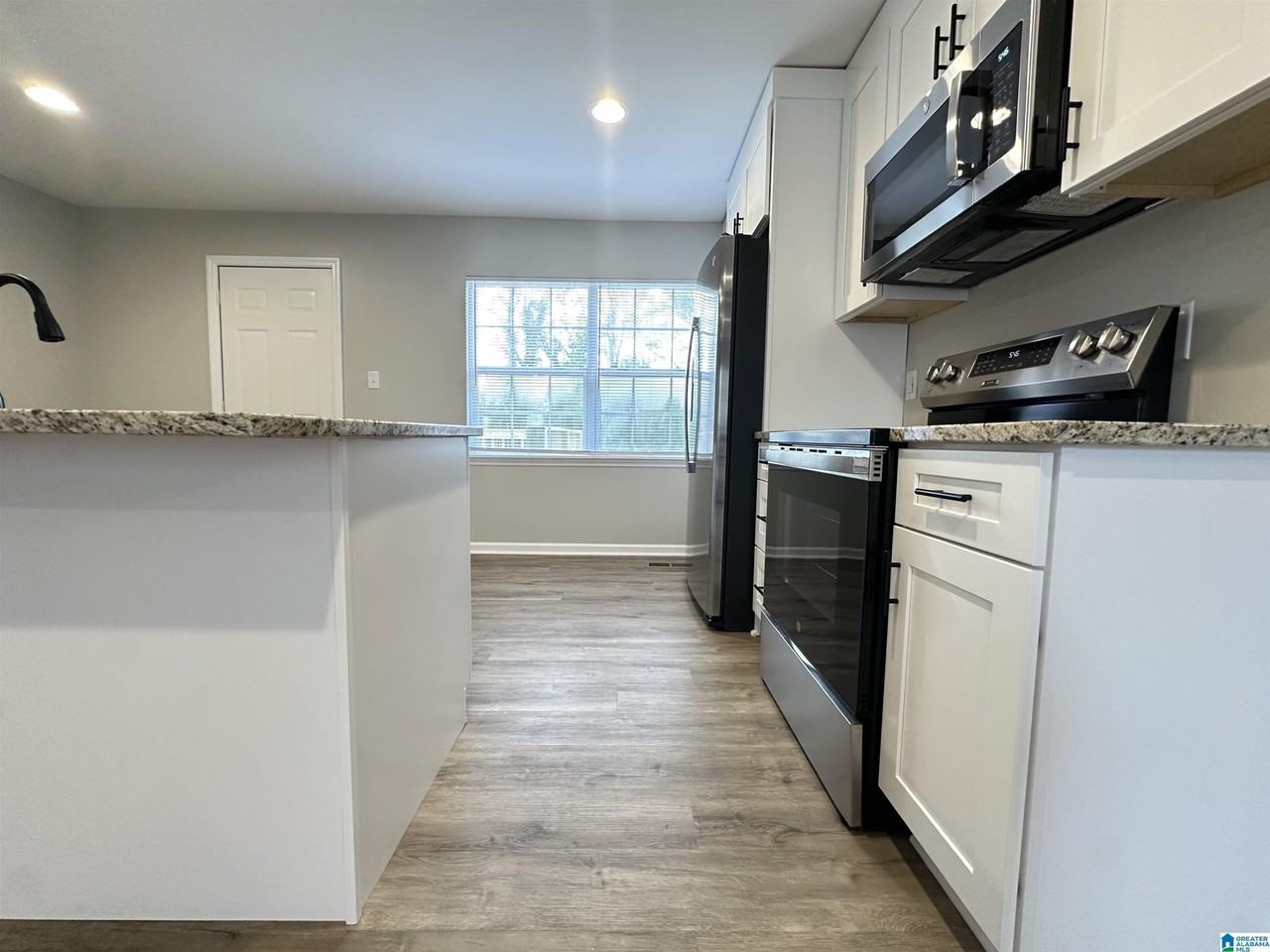 436 Mcginnis St - Photo 4 of 18