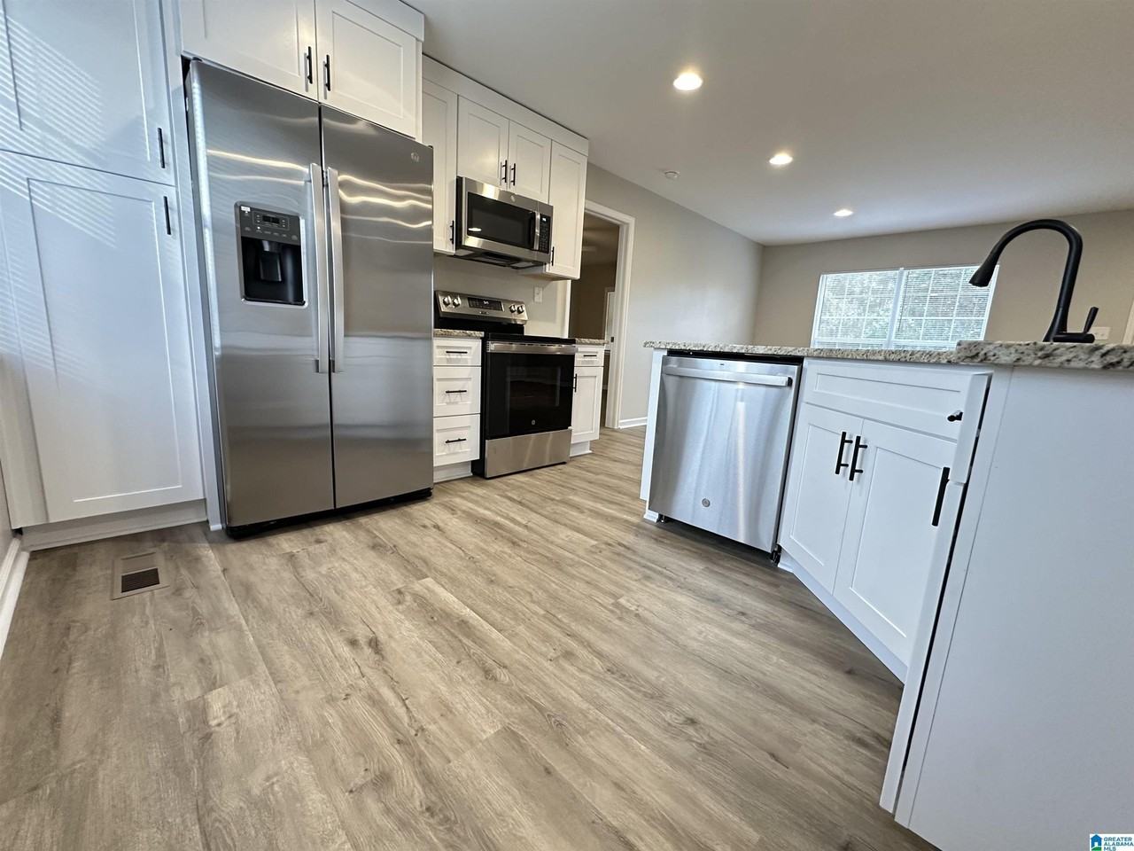 436 Mcginnis St - Photo 5 of 18