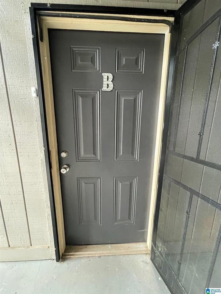 408 Skyview Dr #B - Photo 2 of 9