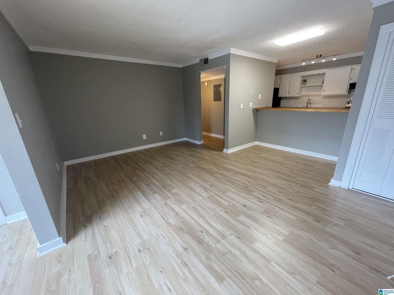 408 Skyview Dr #B - Photo 3 of 9