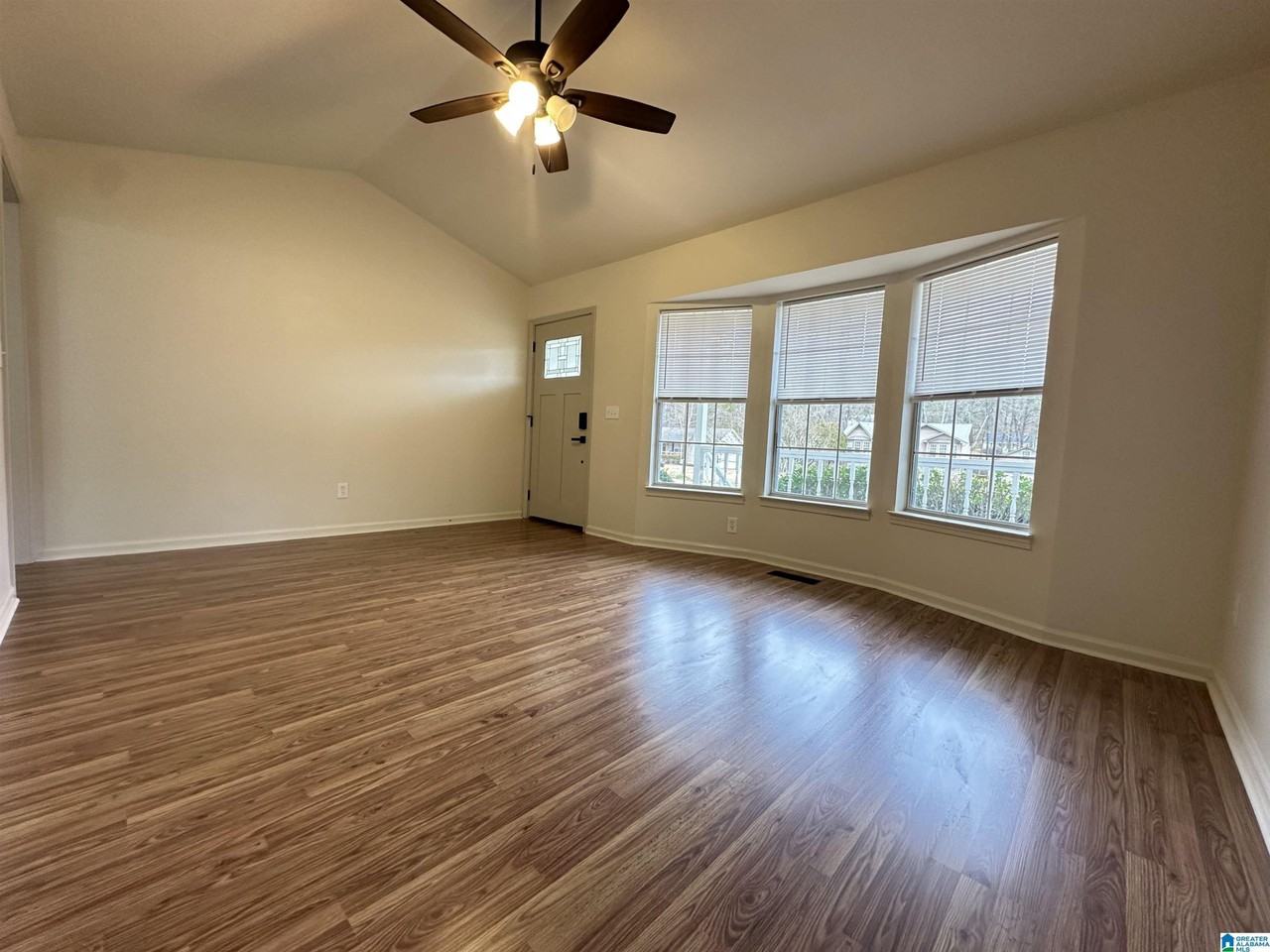 115 Lisa Ln - Photo 2 of 12