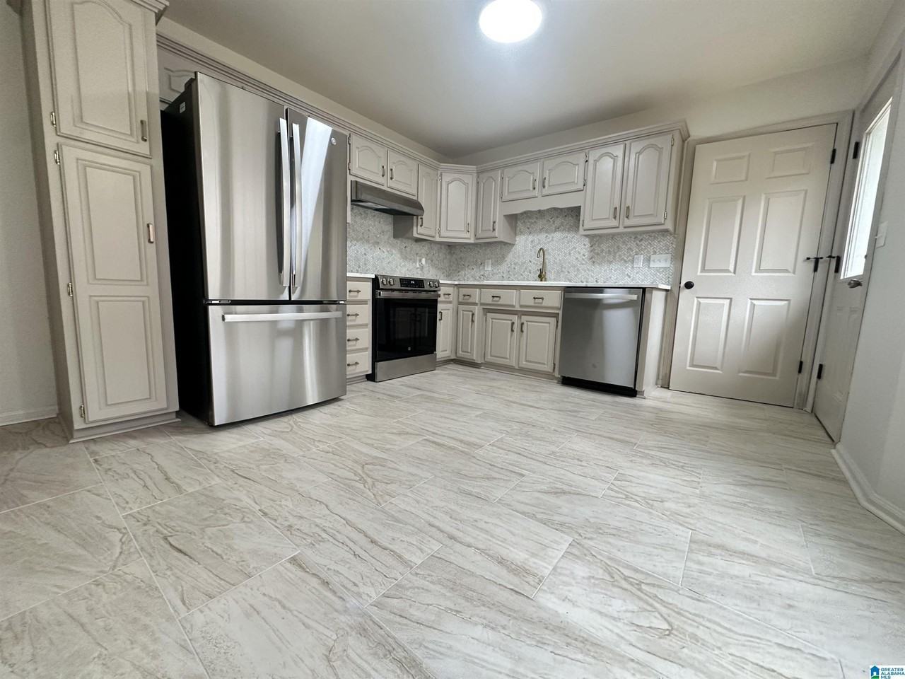 115 Lisa Ln - Photo 3 of 12