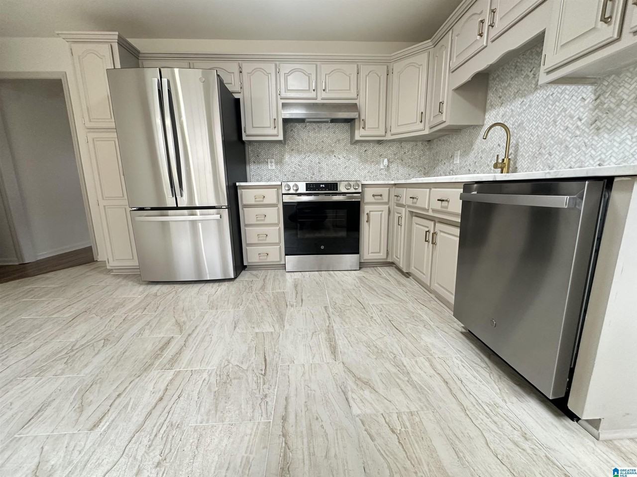 115 Lisa Ln - Photo 4 of 12