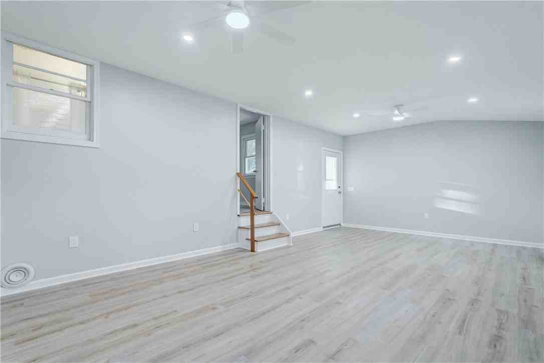 146 Prospect St - Photo 5 of 40
