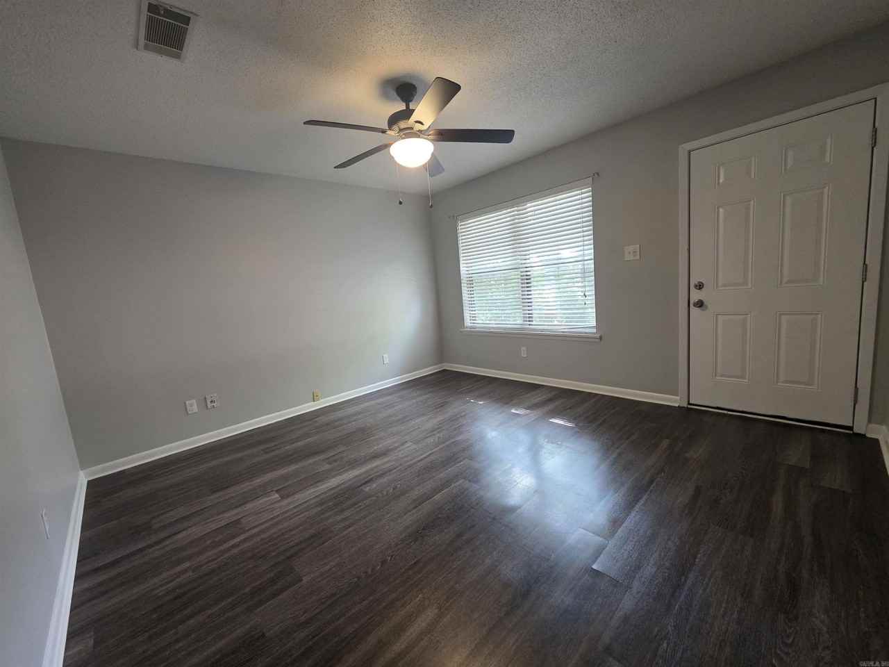 7208 Illinois St - Photo 3 of 15