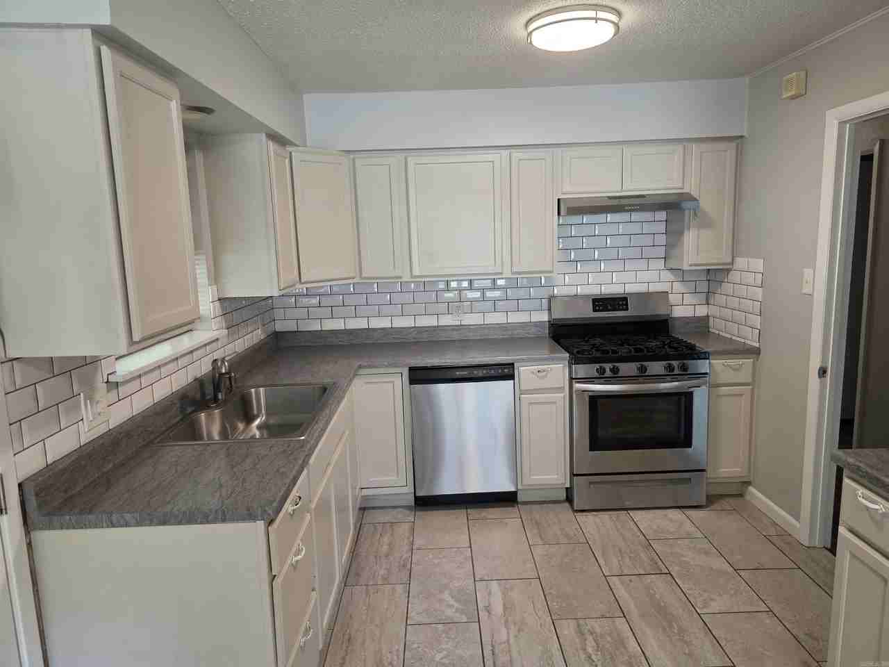 7208 Illinois St - Photo 6 of 15