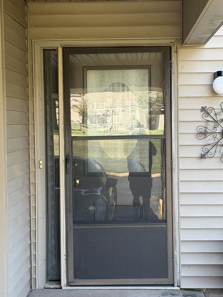 135 Hillview Dr - Photo 2 of 18