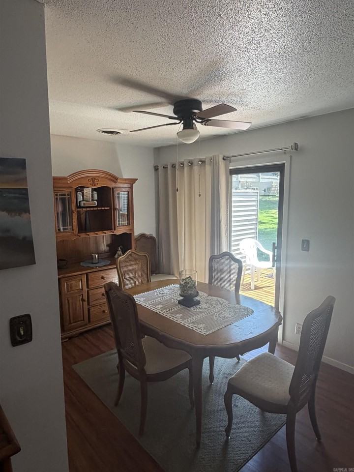 135 Hillview Dr - Photo 4 of 18