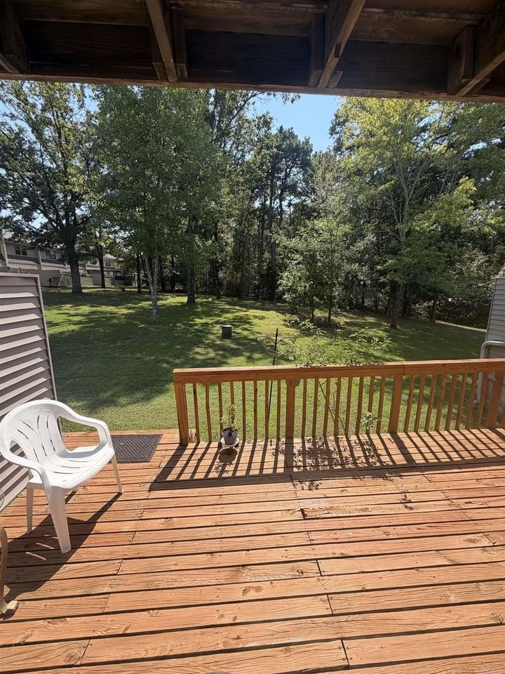 135 Hillview Dr - Photo 5 of 18