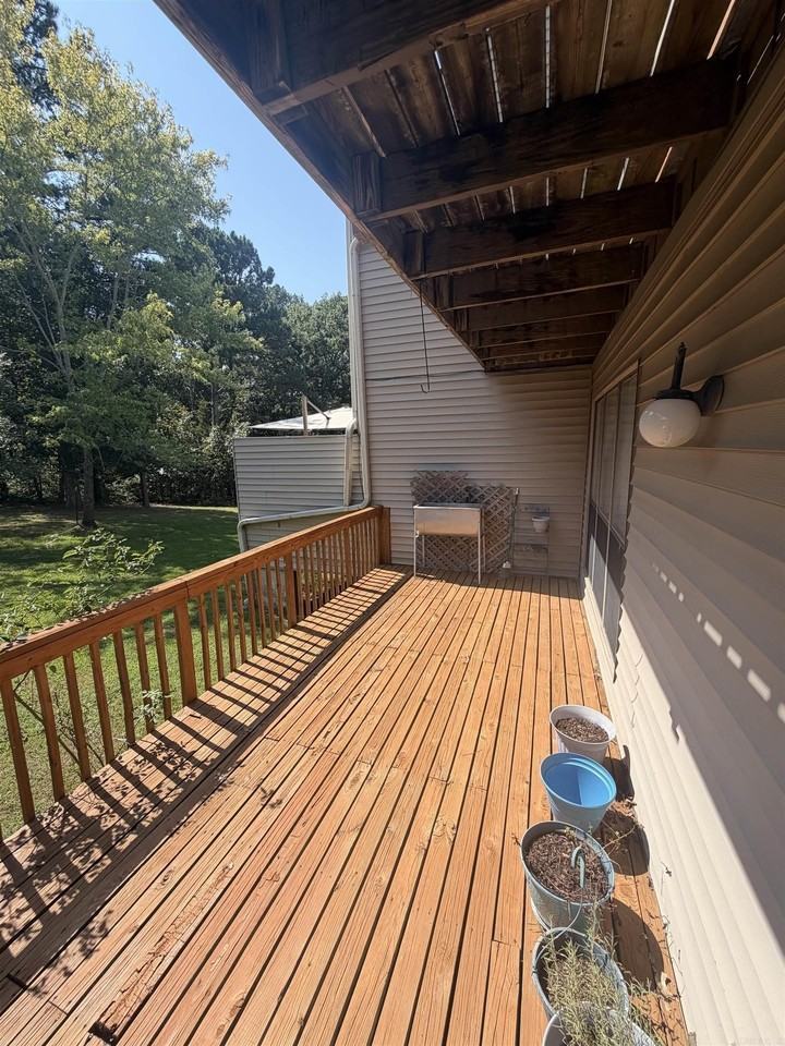 135 Hillview Dr - Photo 6 of 18