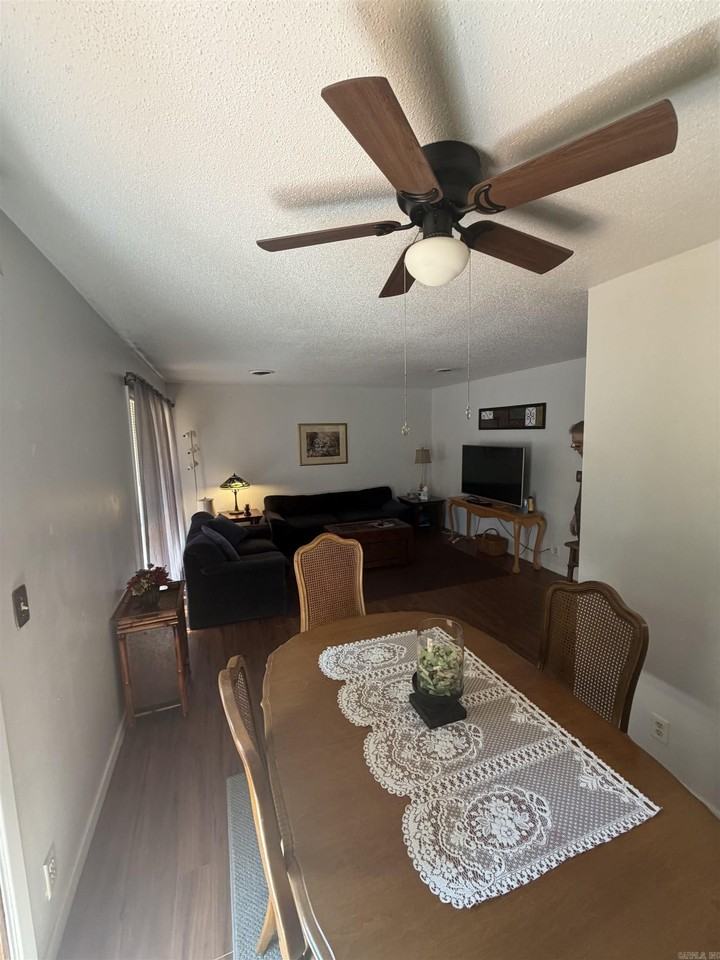 135 Hillview Dr - Photo 7 of 18