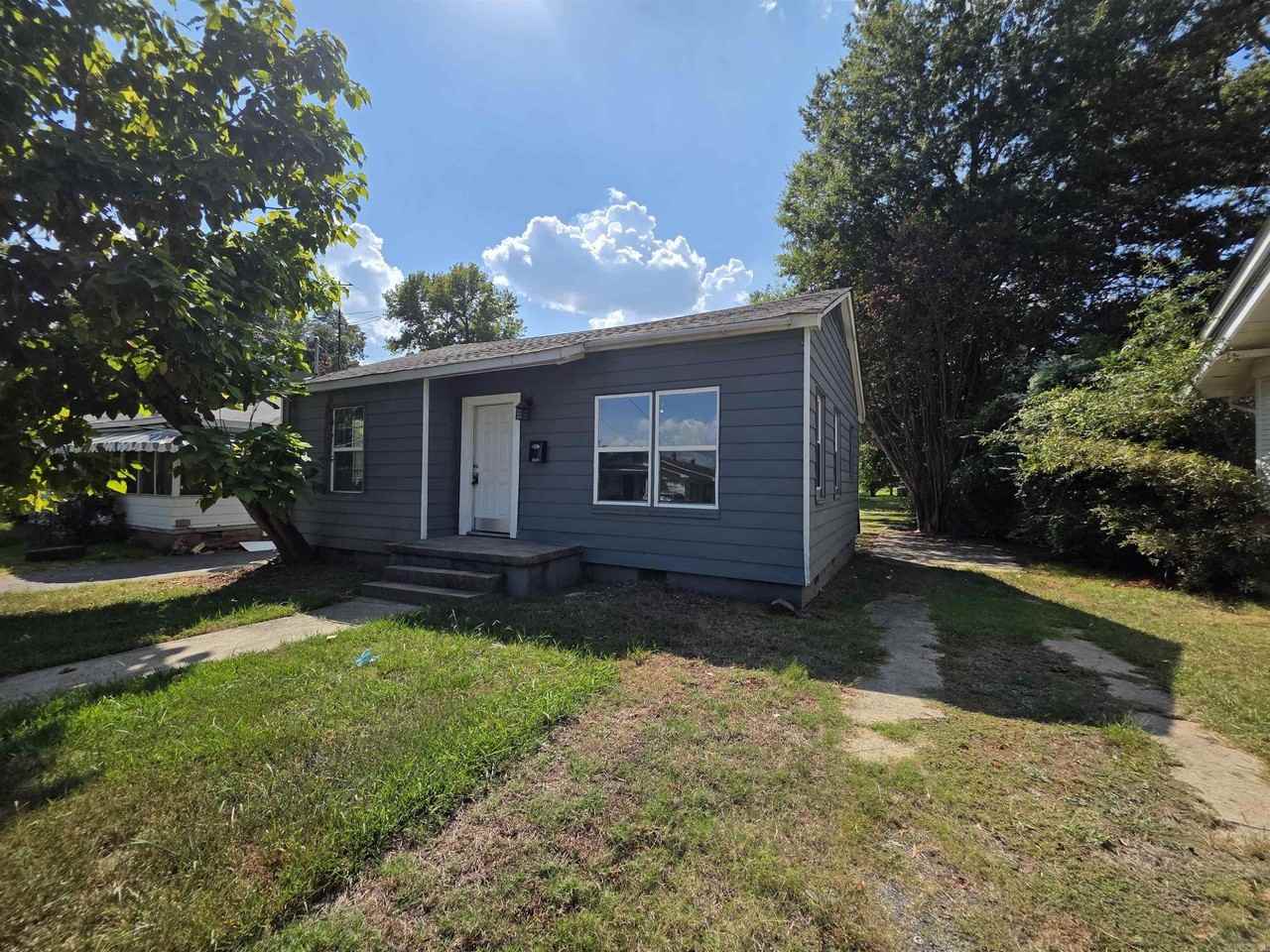 1819 Moss St - Photo 2 of 20