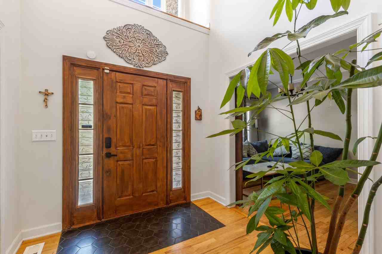 4897 Hampshire Pl - Photo 3 of 27