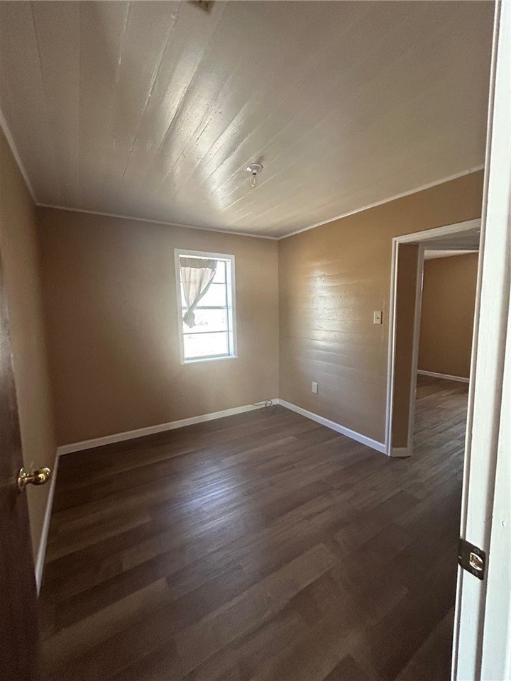 302 Se 2nd St - Photo 7 of 11