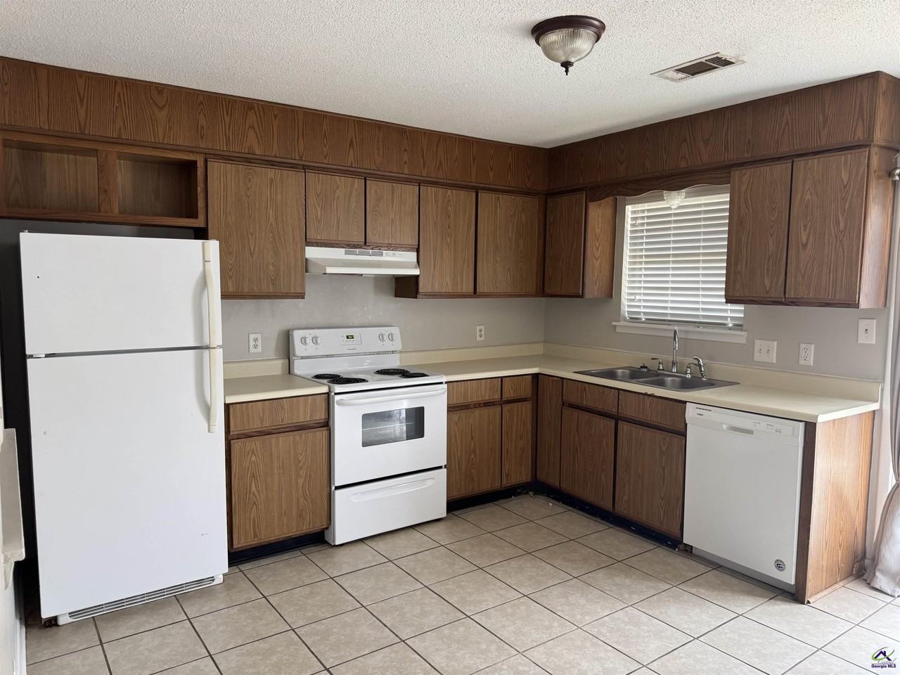 620 Gawin Dr - Photo 4 of 12