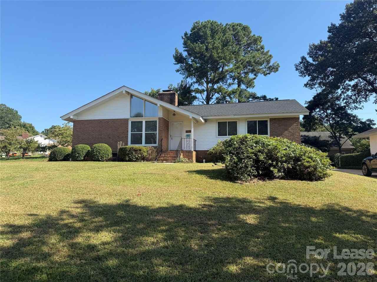 1627 Paddock Cir - Photo 2 of 40