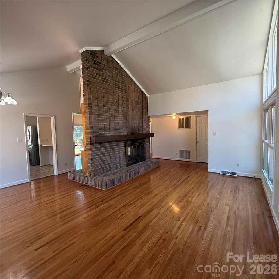 1627 Paddock Cir - Photo 4 of 40