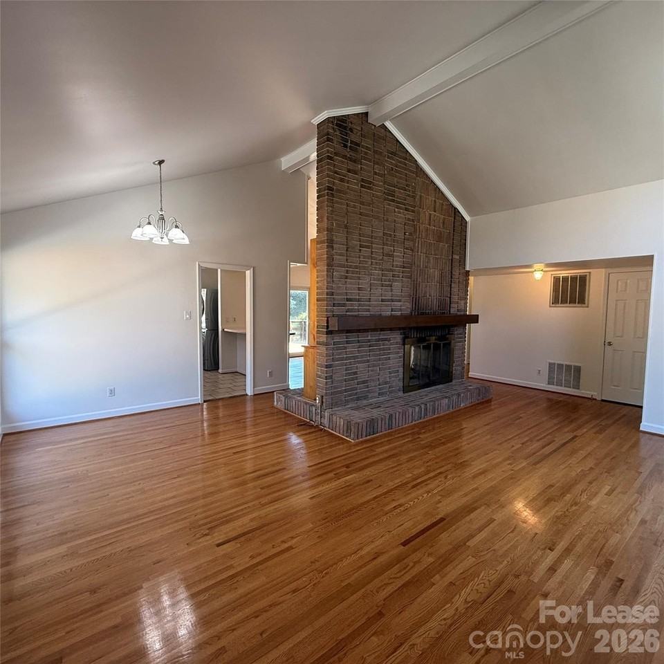 1627 Paddock Cir - Photo 5 of 40
