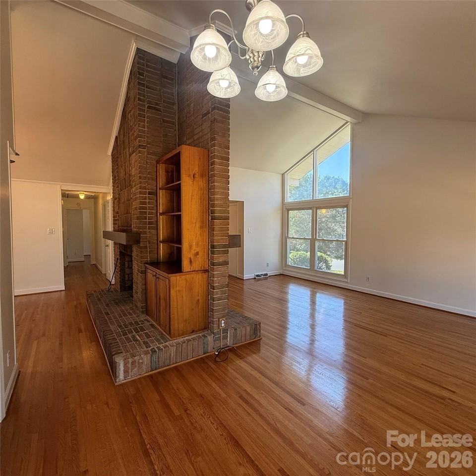 1627 Paddock Cir - Photo 7 of 40