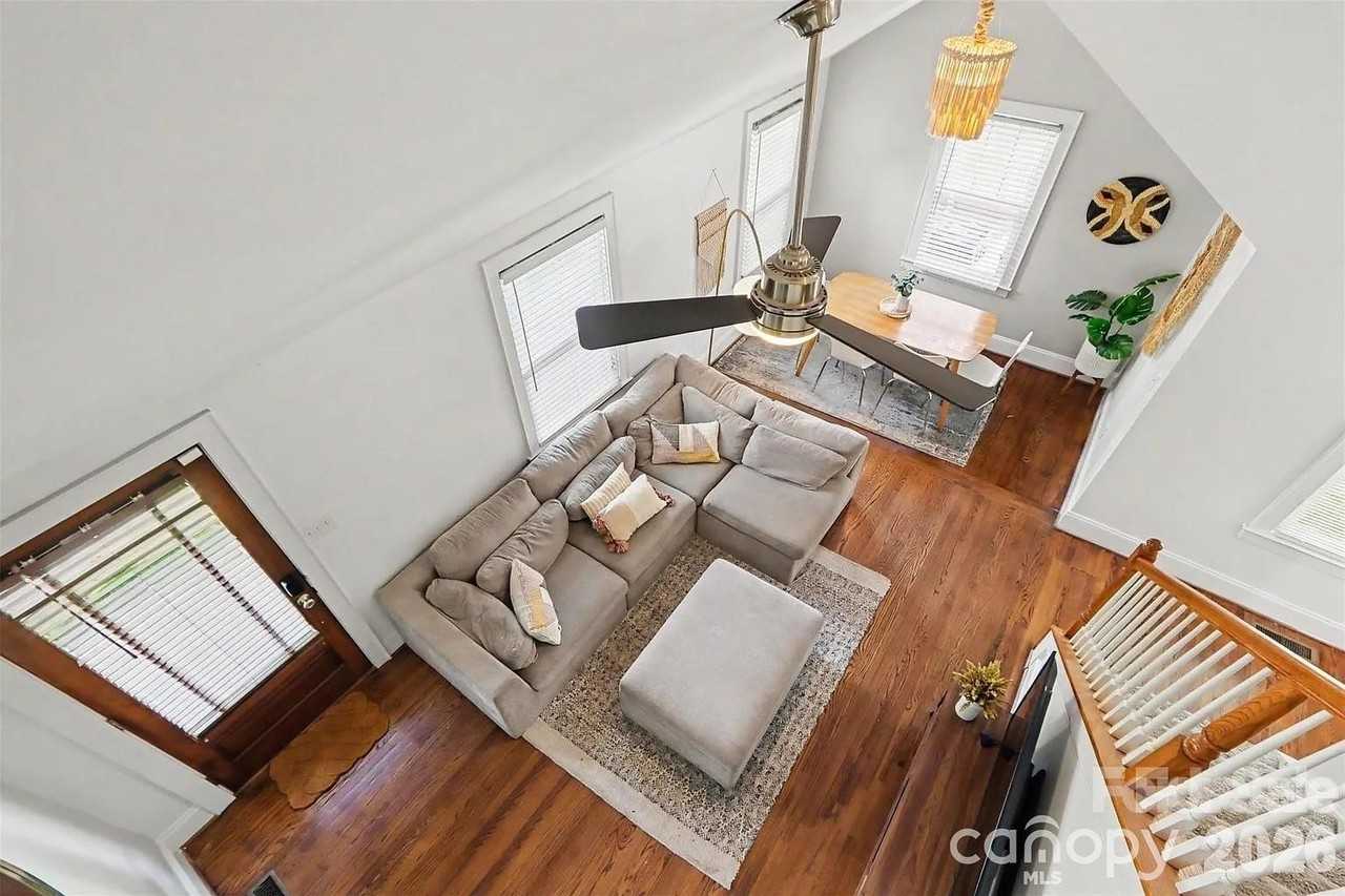 1013 Spruce St - Photo 3 of 10
