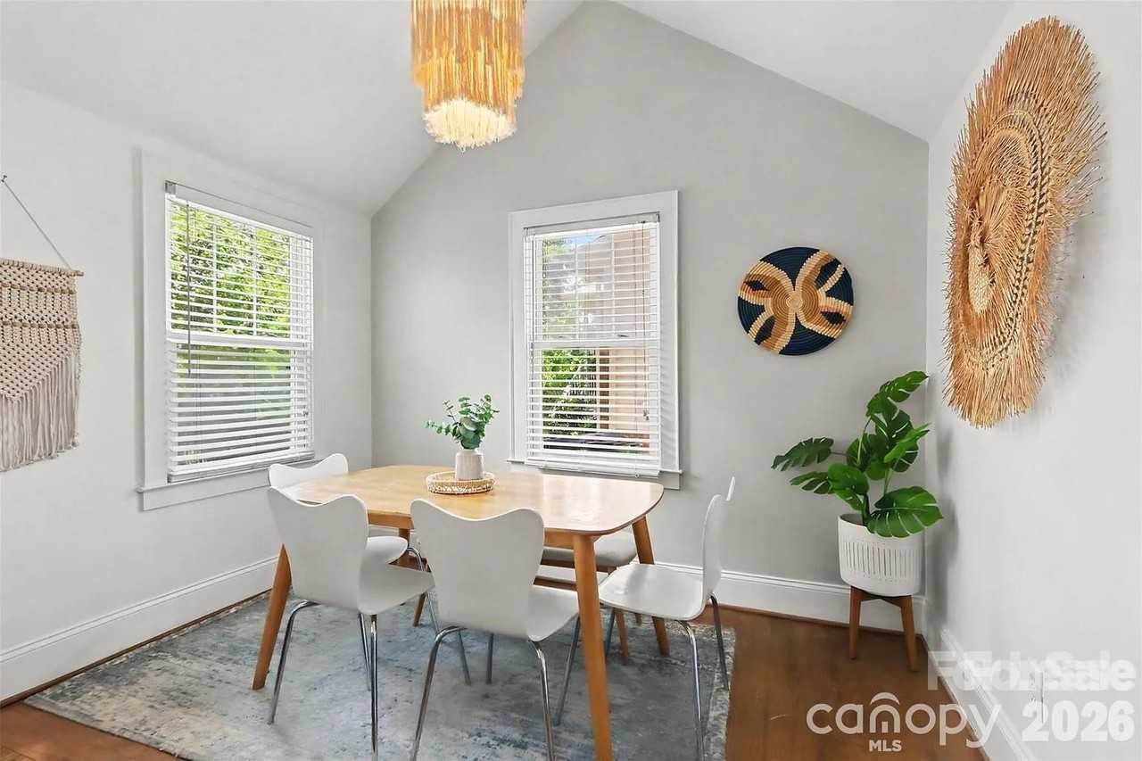 1013 Spruce St - Photo 5 of 10