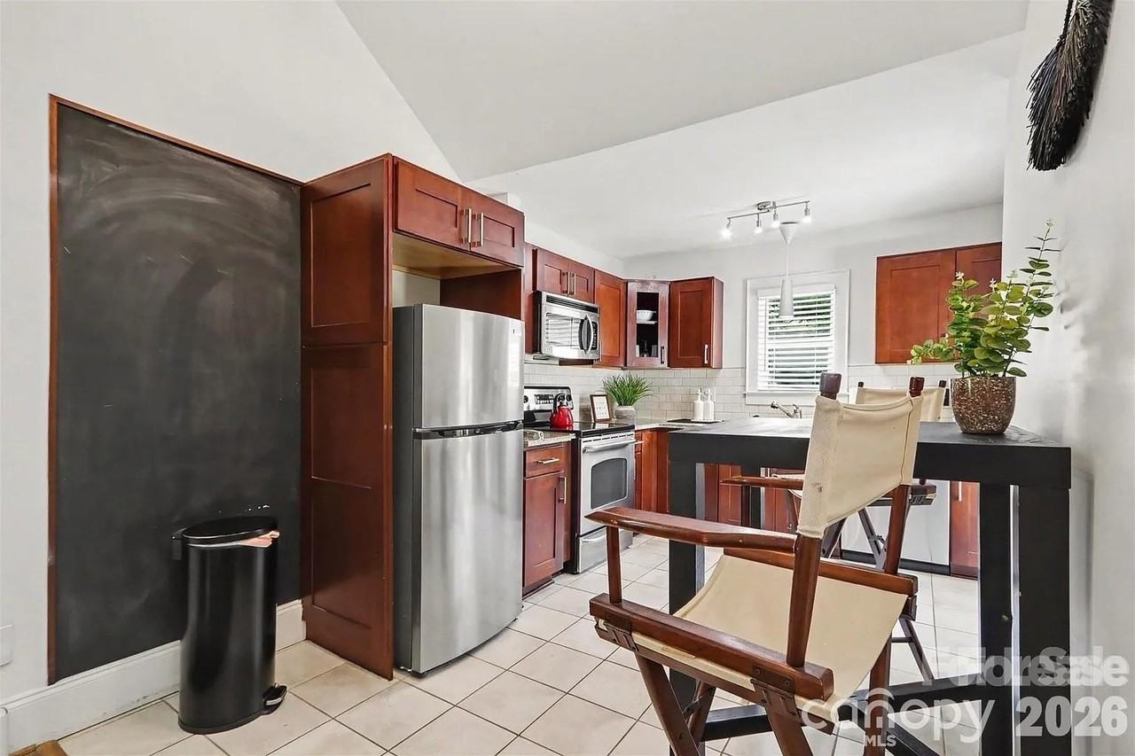 1013 Spruce St - Photo 6 of 10