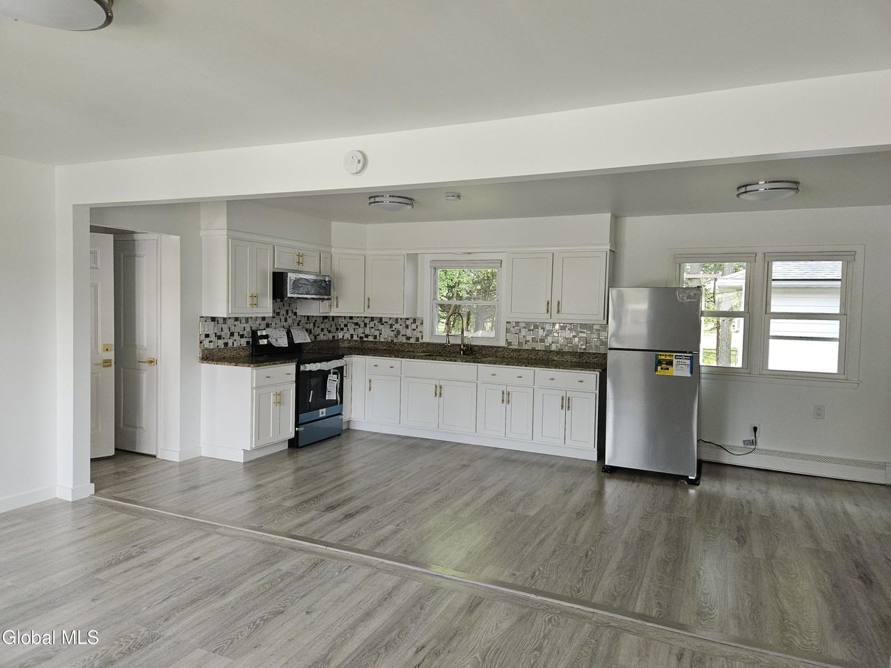 4 Eastwood Dr - Photo 2 of 18