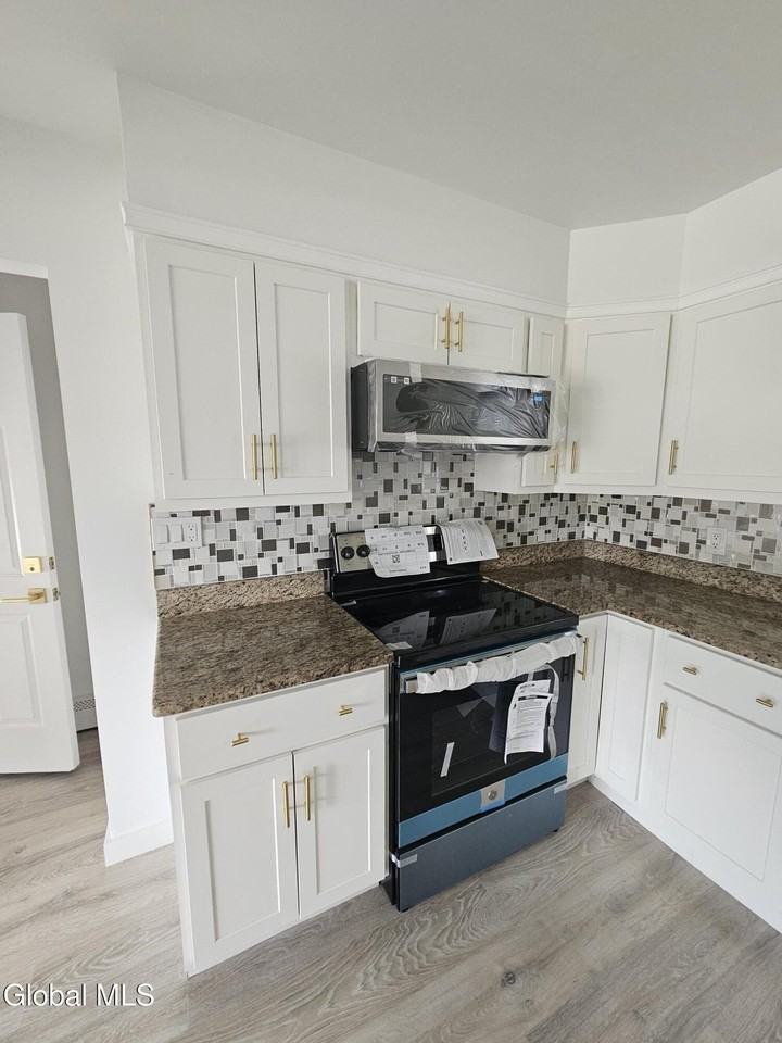 4 Eastwood Dr - Photo 3 of 18