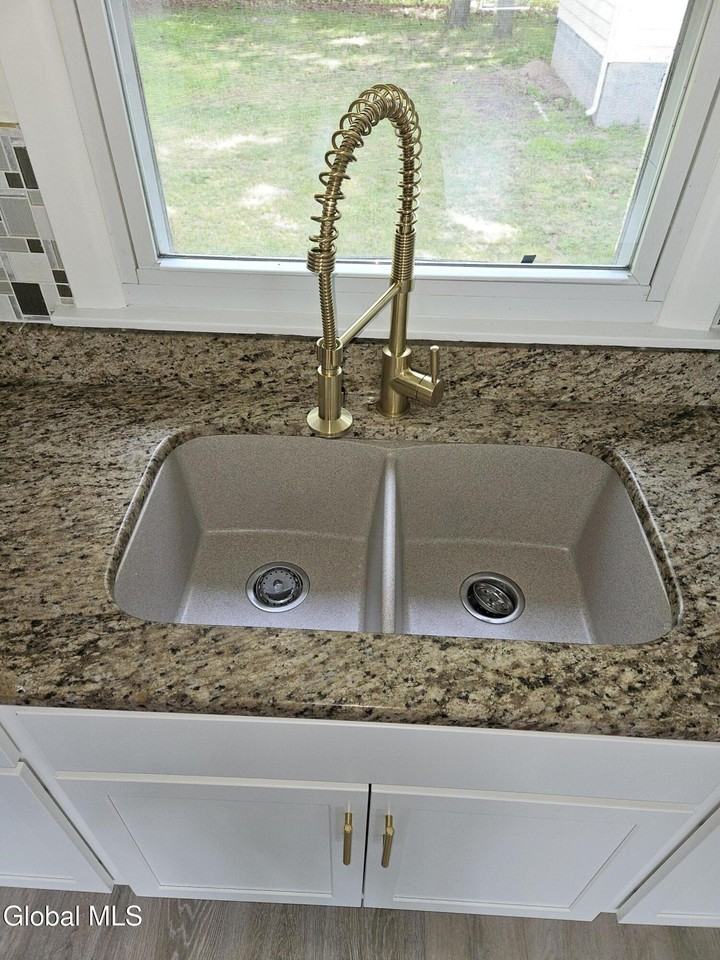 4 Eastwood Dr - Photo 4 of 18
