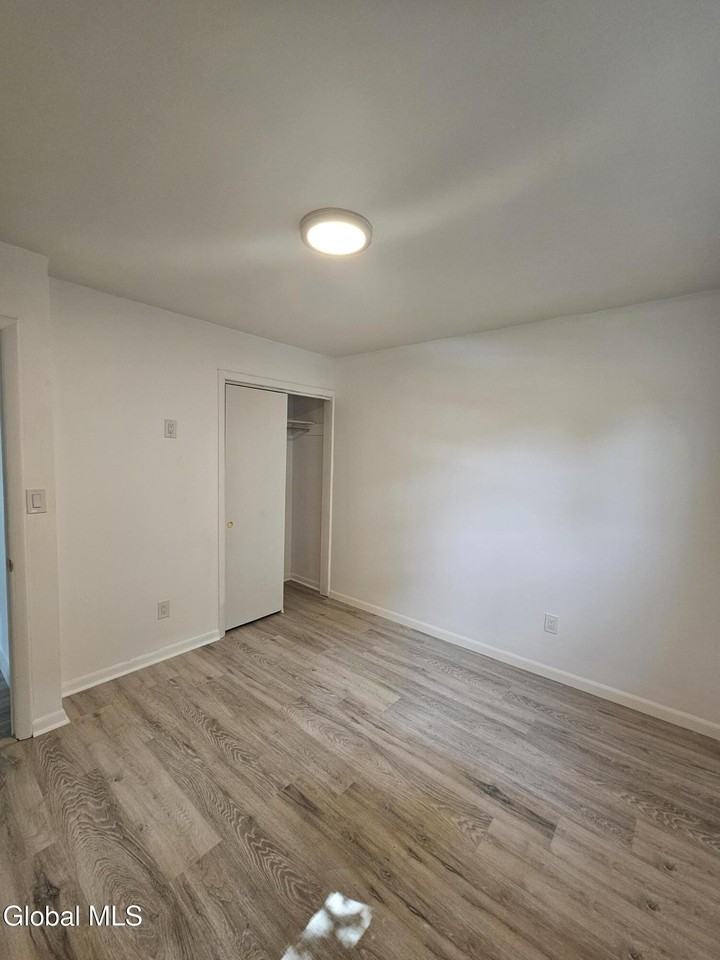 4 Eastwood Dr - Photo 7 of 18