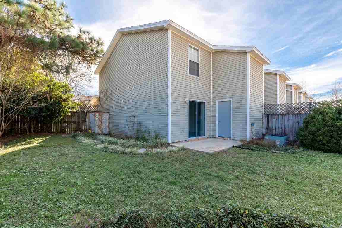 2415 Suwanee Ln - Photo 2 of 18