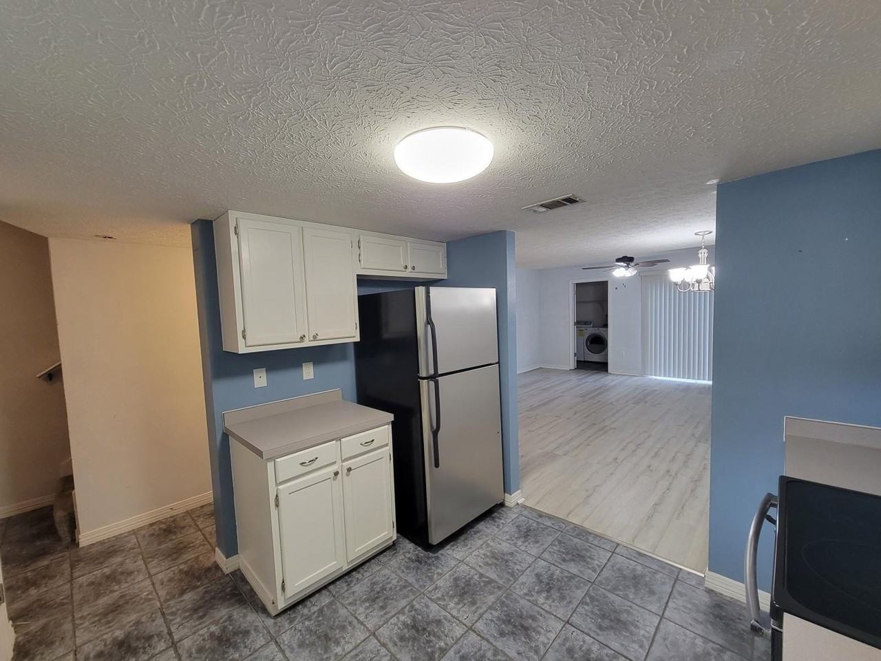 2415 Suwanee Ln - Photo 5 of 18