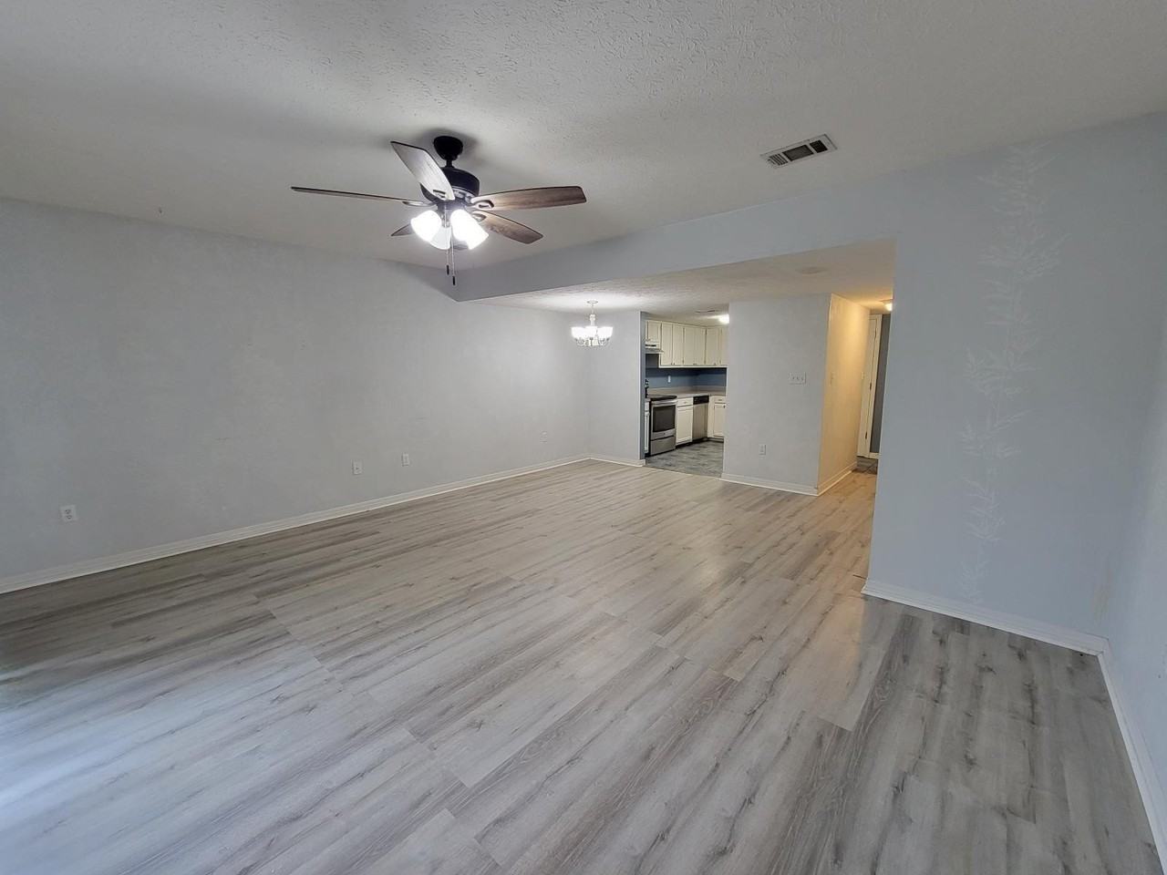 2415 Suwanee Ln - Photo 7 of 18