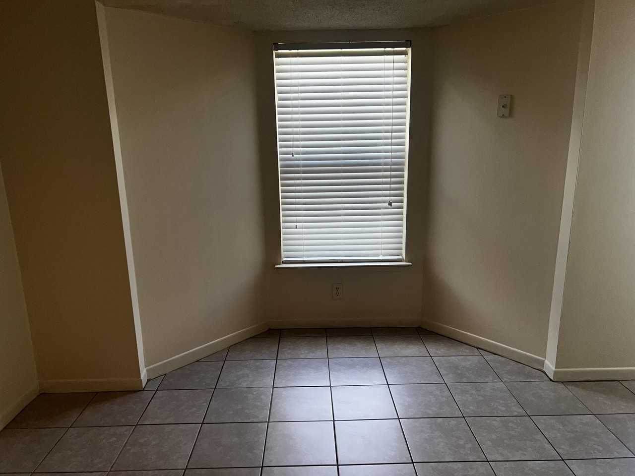 102 Lake St - Photo 3 of 9