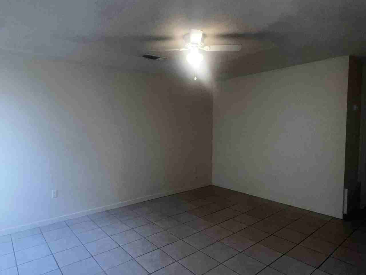 102 Lake St - Photo 4 of 9