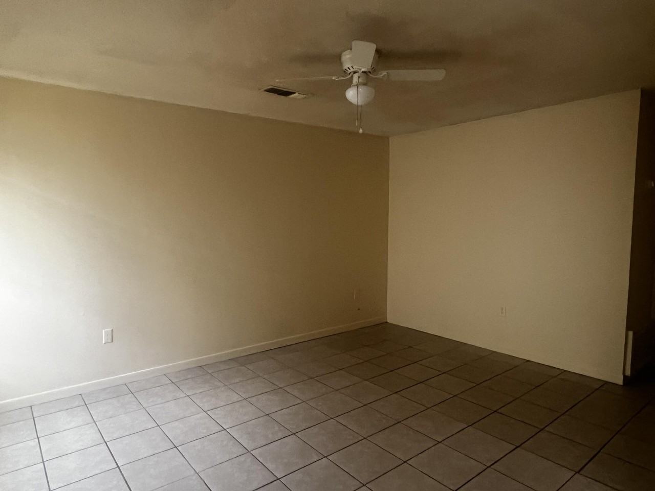 102 Lake St - Photo 5 of 9