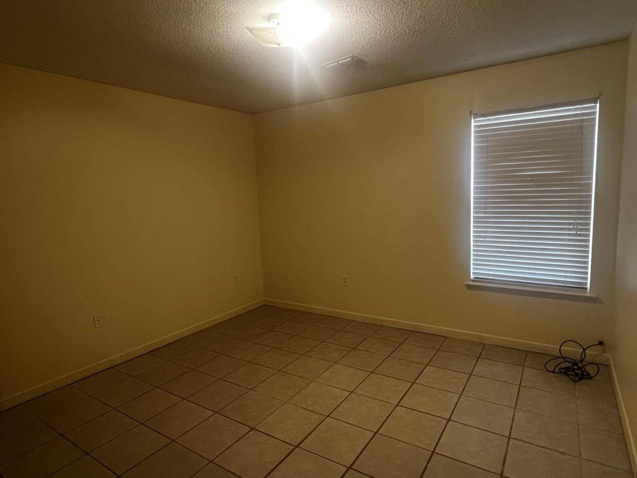 102 Lake St - Photo 7 of 9
