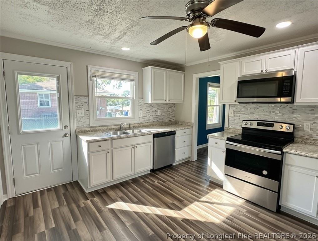 3921 Village Dr - Photo 6 of 15