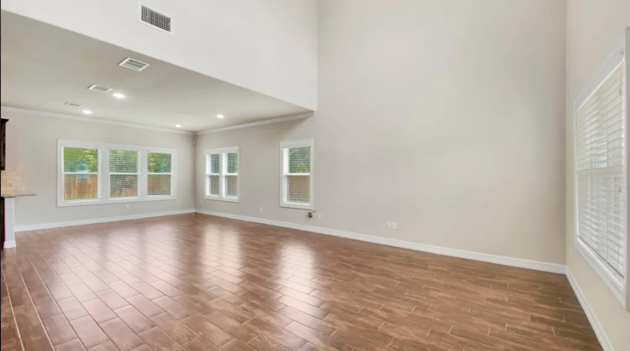 204 Francis Dr - Photo 3 of 10