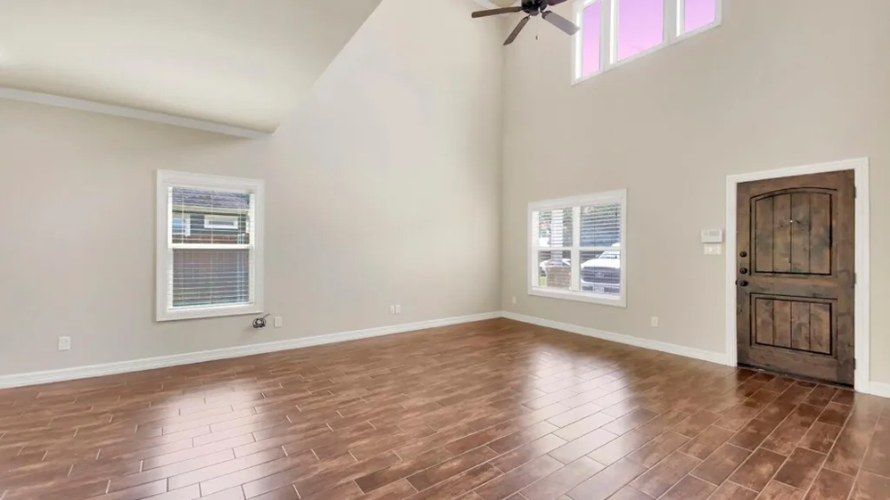 204 Francis Dr - Photo 4 of 10