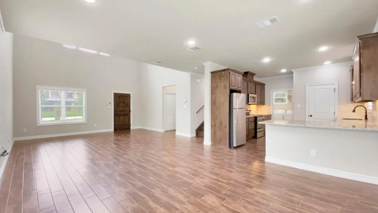 204 Francis Dr - Photo 5 of 10