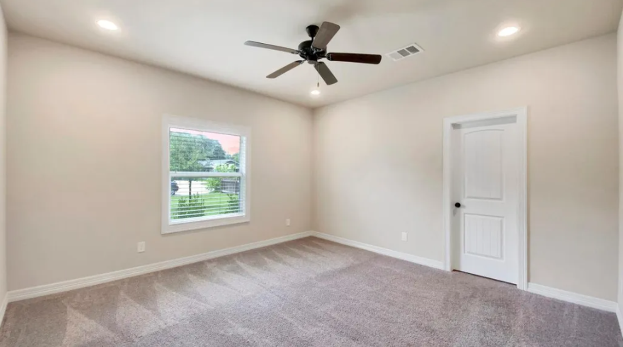 204 Francis Dr - Photo 7 of 10