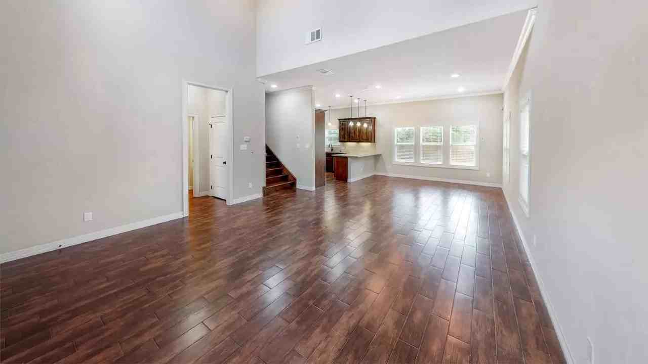 1300 Foster Ave - Photo 4 of 10