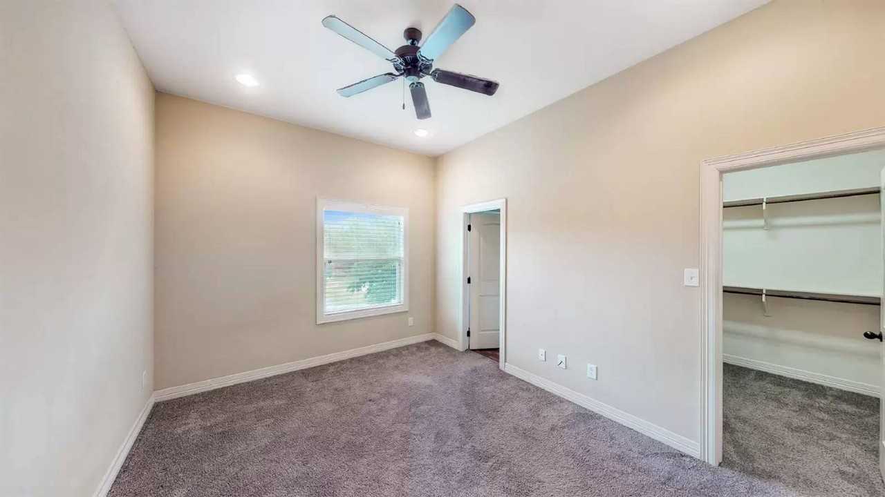 1300 Foster Ave - Photo 5 of 10