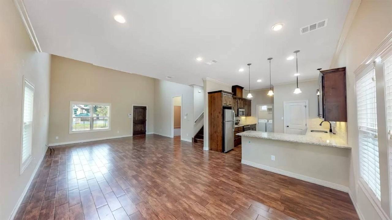 1300 Foster Ave - Photo 7 of 10