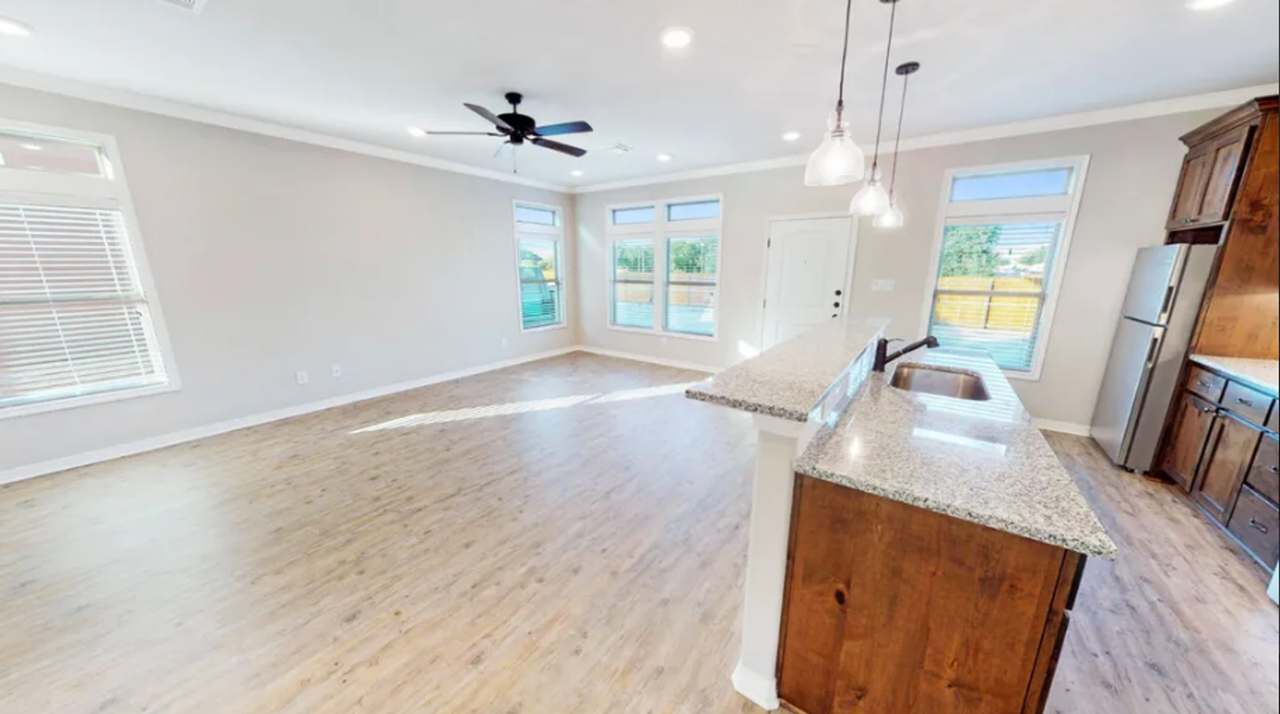 904 Montclair Avenue - Photo 4 of 9