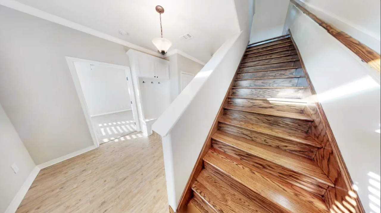 904 Montclair Avenue - Photo 6 of 9