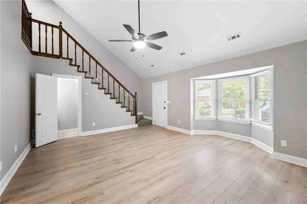 1393 Poplar Pointe Se - Photo 3 of 29