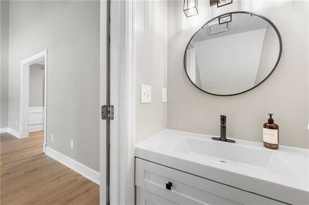 1393 Poplar Pointe Se - Photo 7 of 29