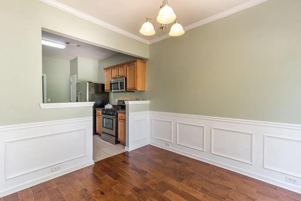 5640 Sterling Ct - Photo 4 of 18